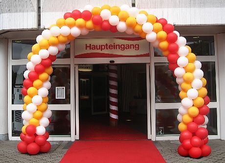 Jubiläum Ballonbogen als Eingangsdekoration