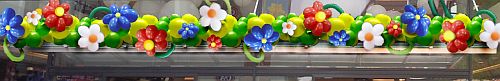 Ballon Blumen Girlande Frhlingsfest im Einkaufzenter